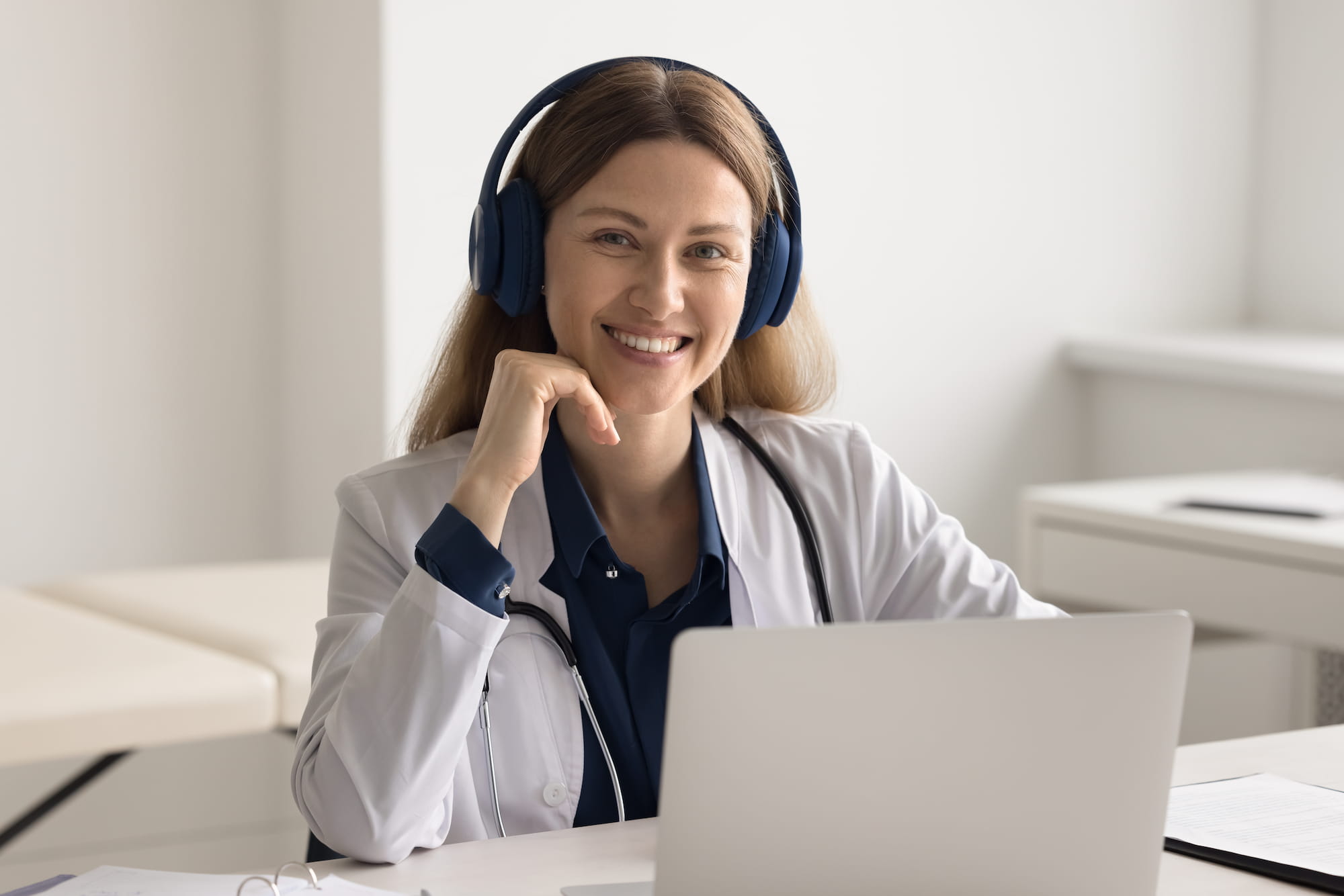 Licensed dentist on video consultation